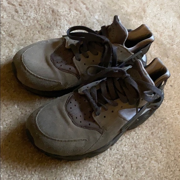 Nike shoes - Picture 1 of 4